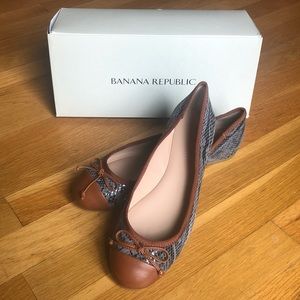 Banana Republic Alana gray snakeskin flats size 8